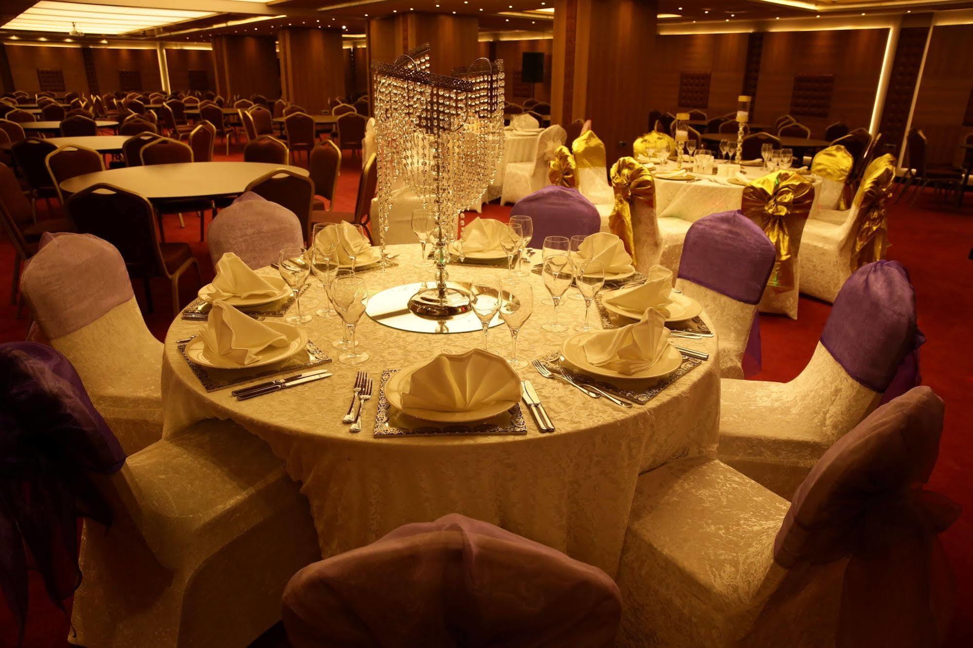 Atasehir Palace Hotel & Conference Istambul Exterior foto