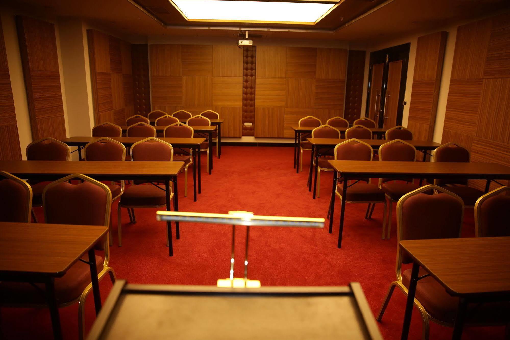 Atasehir Palace Hotel & Conference Istambul Exterior foto
